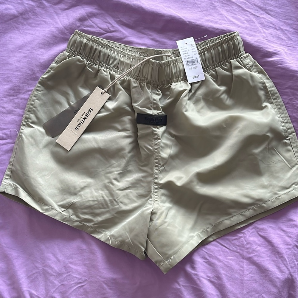 Essentials men shorts XS BNWT
